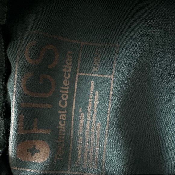 Figs Caribbean Blue Scrub Set with Pink String - Picture 3 of 3